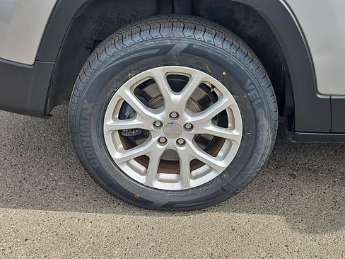 Used 2014 Jeep Cherokee Latitude AWD/4WD image 9