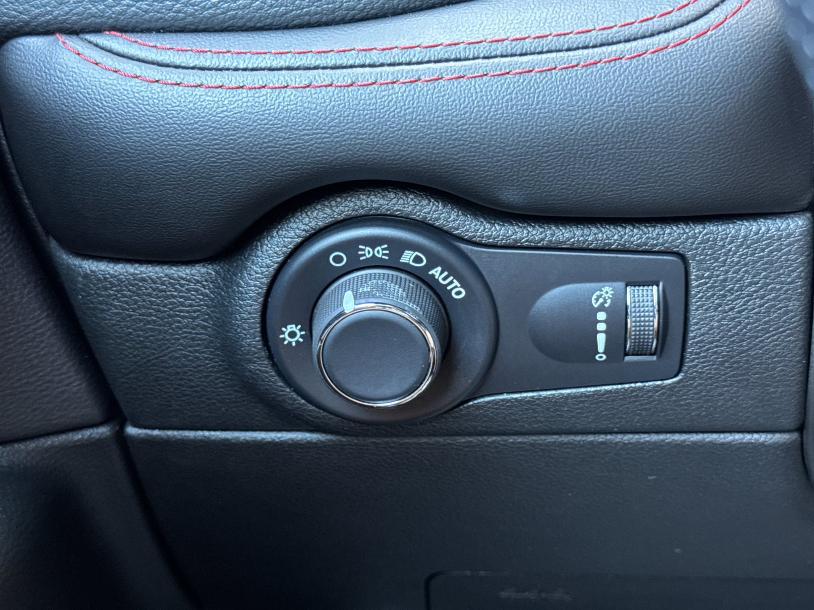 Used 2025 Dodge Durango GT AWD/4WD image 35