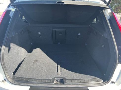 Used 2022 Volvo XC40 P8 Recharge Ultimate image 9