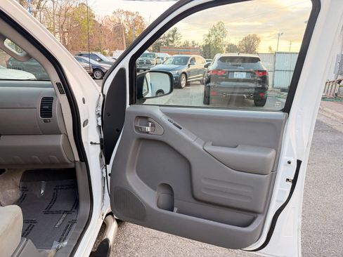 Used 2018 Nissan Frontier SV AWD/4WD image 18