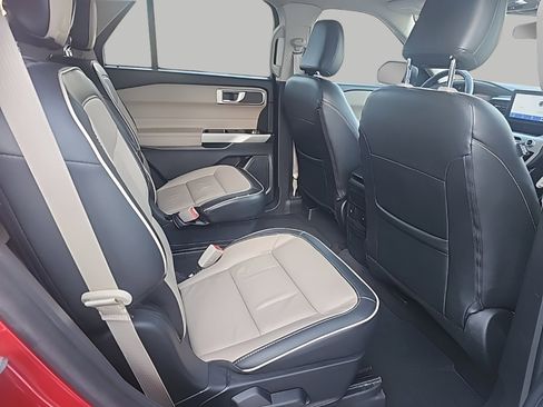 Certified 2022 Ford Explorer XLT image 7