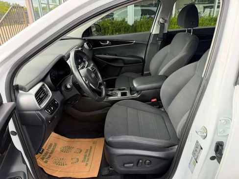 Used 2020 Kia Sorento LX w/ LX I4 Convenience Package AWD/4WD image 6