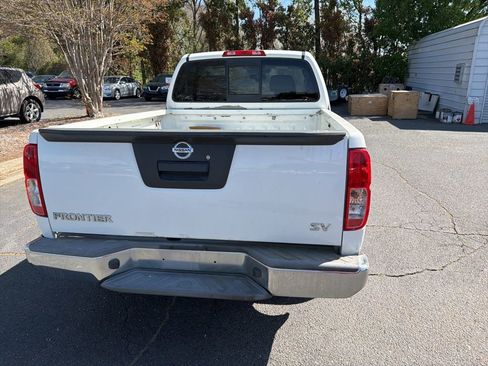 Used 2017 Nissan Frontier SV image 6
