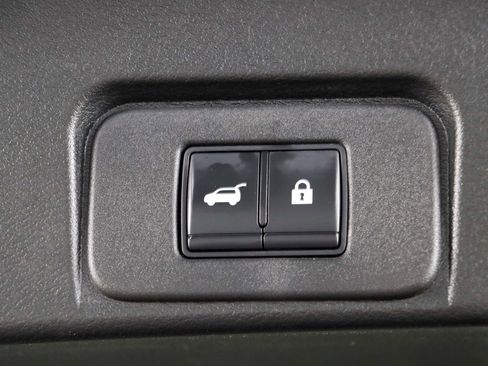 Used 2022 Nissan Rogue SV w/ SV Premium Package FWD image 30