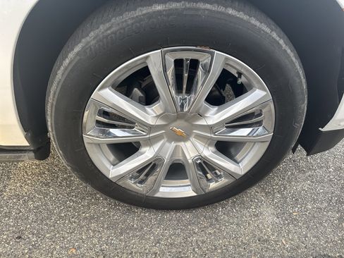 Used 2024 Chevrolet Suburban High Country w/ Advanced Technology Package image 12