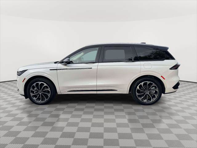 Used 2026 Lincoln Nautilus Reserve AWD/4WD image 4