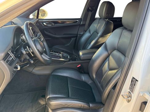 Used 2022 Porsche Macan image 22