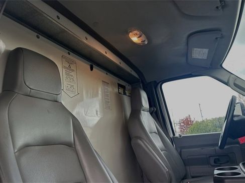 Used 2016 Ford E-350 and Econoline 350 Super Duty image 14