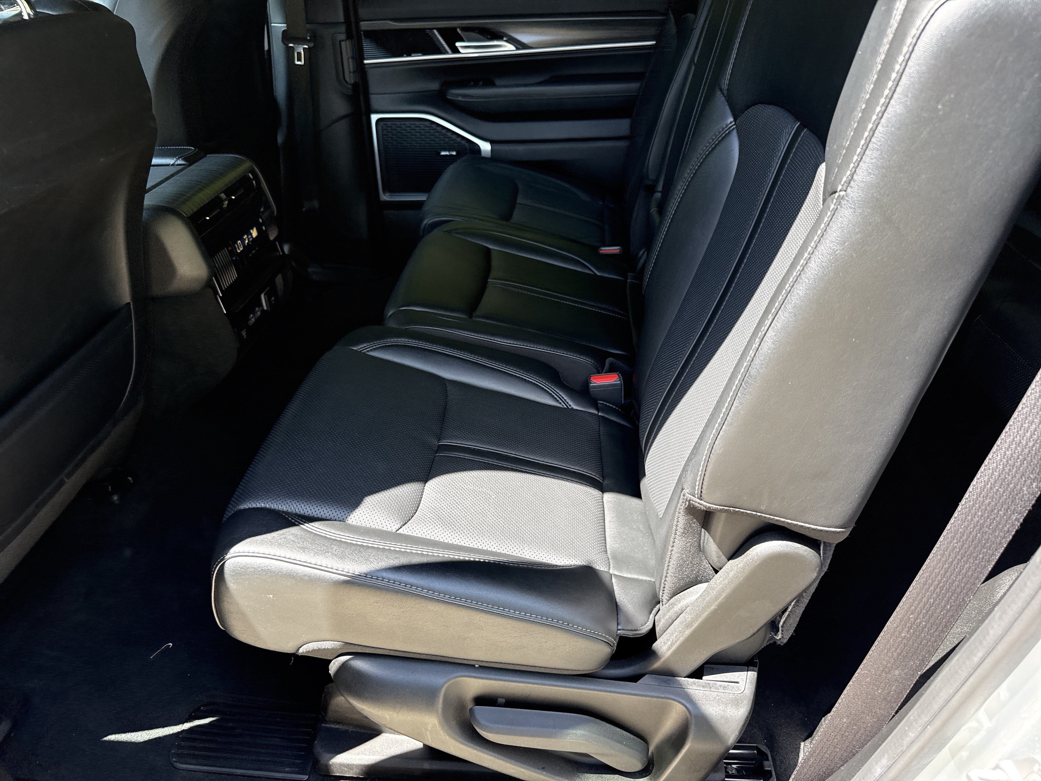 Used 2023 Jeep Wagoneer Series II AWD/4WD image 20