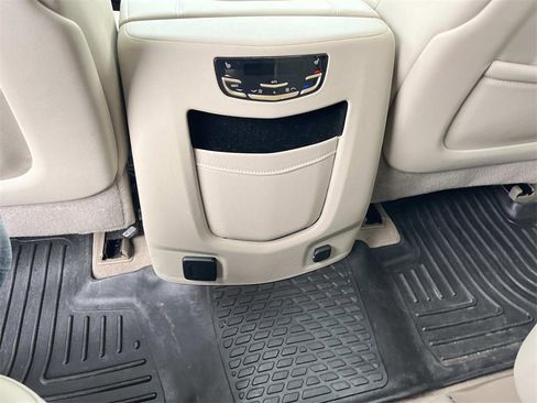 Used 2019 Cadillac Escalade Luxury image 17
