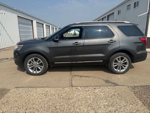 Used 2018 Ford Explorer XLT w/ Equipment Group 202A AWD/4WD image 8