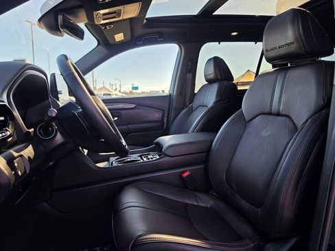 Used 2025 Honda Pilot Black Edition image 10