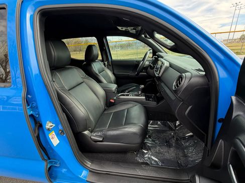 Used 2020 Toyota Tacoma TRD Off-Road w/ TRD Premium Off Road Package image 30