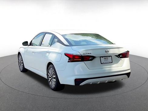 Used 2025 Nissan Altima 2.5 SV FWD image 11