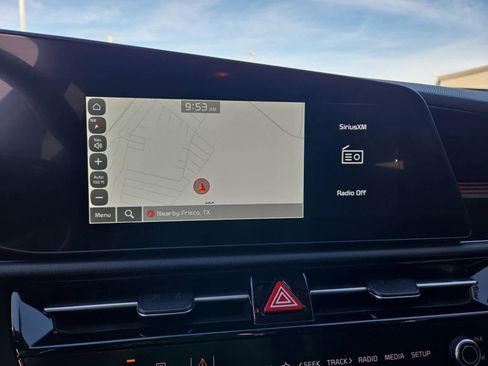 Certified 2023 Kia Niro EX image 27