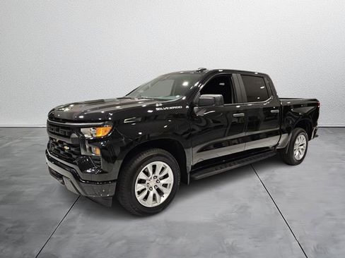 Used 2022 Chevrolet Silverado 1500 Custom image 3