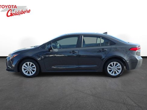 Used 2023 Toyota Corolla LE w/ LE Premium Package image 8