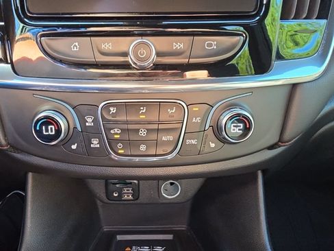 Used 2023 Chevrolet Traverse RS FWD image 23