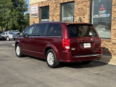 Used 2020 Dodge Grand Caravan SXT FWD image 3