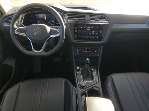 Used 2022 Volkswagen Tiguan SE image 27