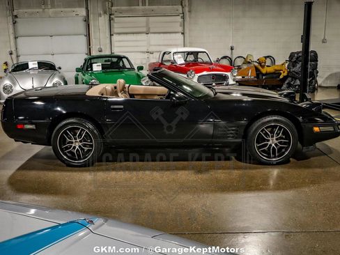 Used 1992 Chevrolet Corvette Convertible image 38