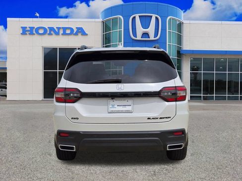 Used 2025 Honda Pilot Black Edition image 4