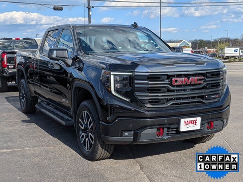 Used 2024 GMC Sierra 1500 AT4 w/ Technology Package AWD/4WD image 1