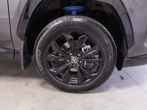 Used 2022 Toyota RAV4 SE w/ Convenience Package image 11