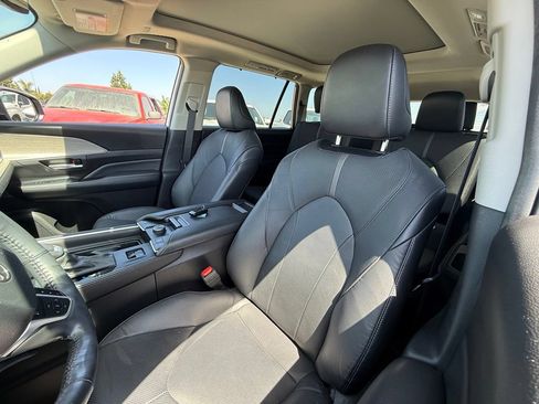 Used 2024 Toyota Grand Highlander AWD image 4
