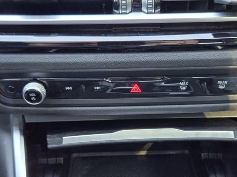 Used 2023 BMW 330e image 21