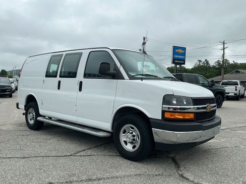 Used 2022 Chevrolet Express 2500 w/ Driver Convenience Package RWD image 5