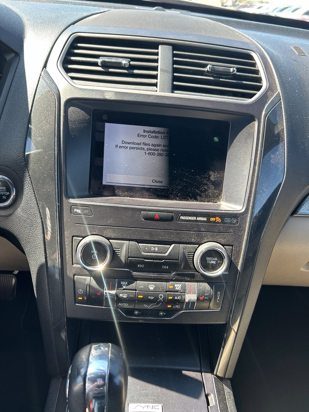 Used 2019 Ford Explorer XLT w/ Equipment Group 202A FWD image 14