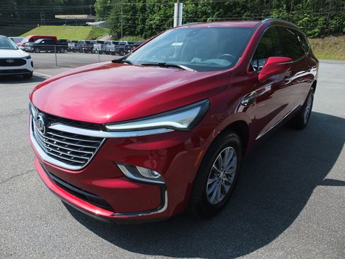 Used 2024 Buick Enclave Premium image 7