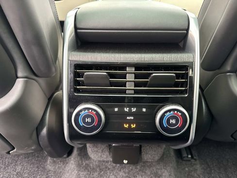 Certified 2024 Land Rover Range Rover Long Wheelbase SE AWD/4WD image 17