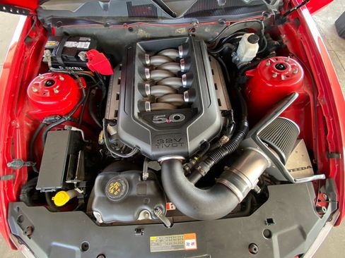 Used 2011 Ford Mustang GT Premium w/ Comfort Pkg RWD image 19