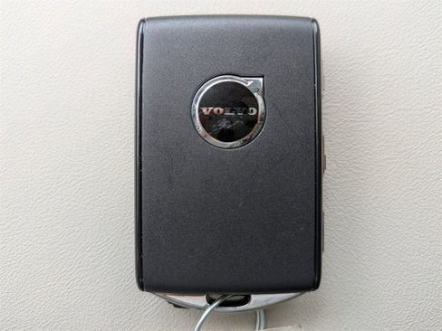 New 2026 Volvo XC60 B5 Ultra w/ Protection Package Premier image 29