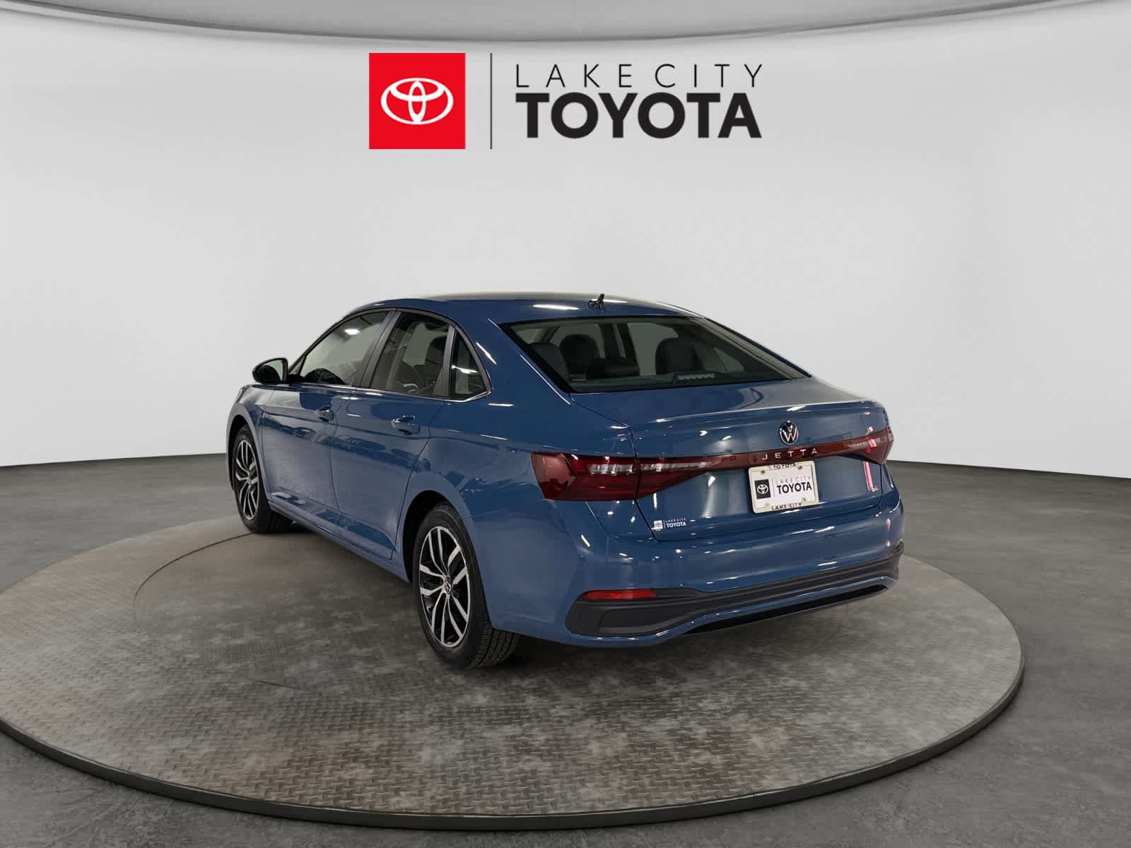Used 2025 Volkswagen Jetta SE FWD image 5