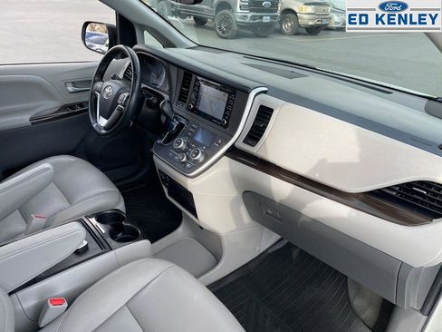 Used 2020 Toyota Sienna XLE image 26