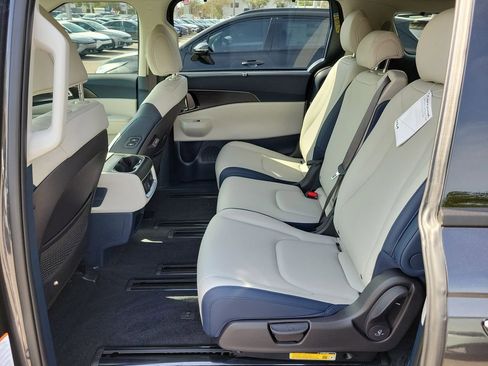 New 2026 Kia Carnival SX image 16