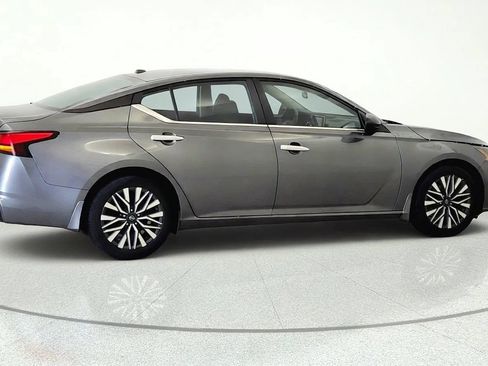 Used 2024 Nissan Altima 2.5 SV FWD image 6