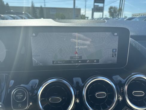 Used 2021 Mercedes-Benz GLA 250 4MATIC image 24
