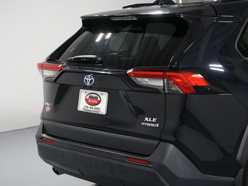 Certified 2022 Toyota RAV4 XLE Premium AWD/4WD image 9