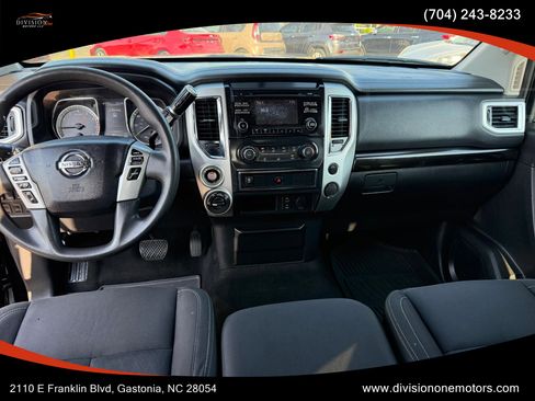 Used 2018 Nissan Titan SV AWD/4WD image 12