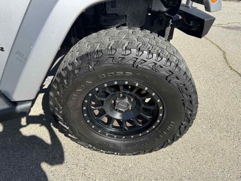 Used 2016 Jeep Wrangler Unlimited Sahara w/ Connectivity Group image 36