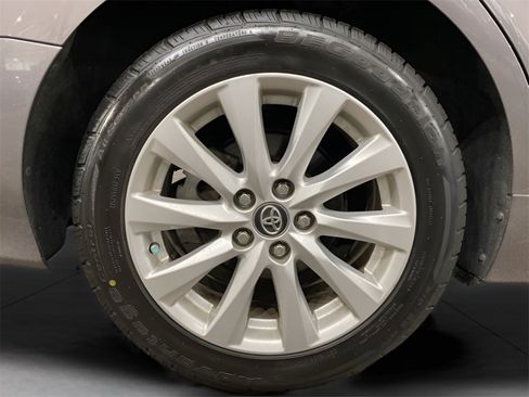 Used 2018 Toyota Camry LE image 22