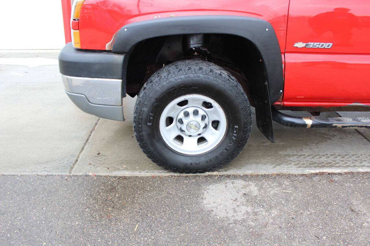Used 2005 Chevrolet Silverado 3500 4x4 Regular Cab image 21