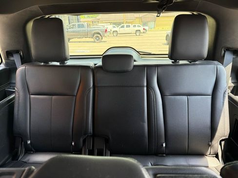Used 2019 Ford Expedition XLT w/ Equipment Group 202A AWD/4WD image 18