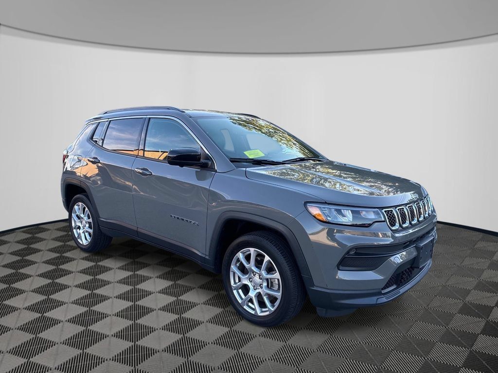 Certified 2023 Jeep Compass Latitude AWD/4WD image 3