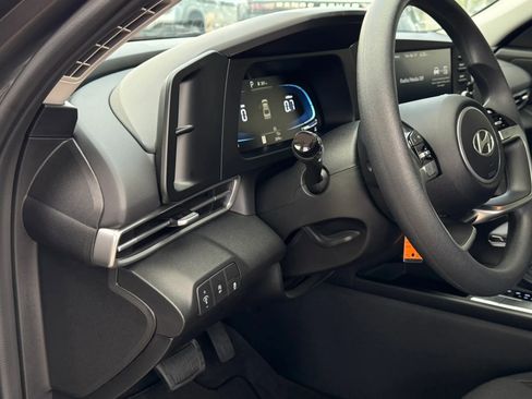 Used 2025 Hyundai Elantra SE FWD image 29