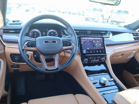 New 2025 Jeep Grand Cherokee Summit image 2